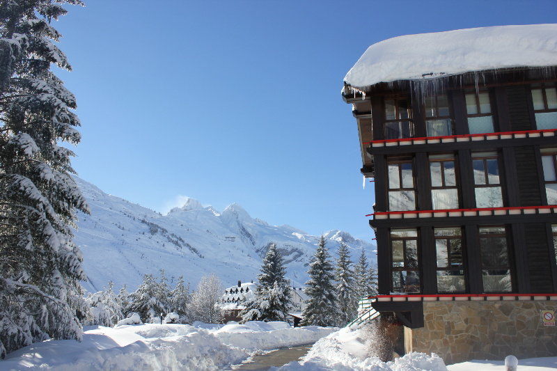 Snoe Hotel Candanchú Zewnętrze zdjęcie